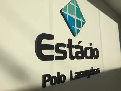 Letreiro em alto relevo em pvc expandido de 10mm